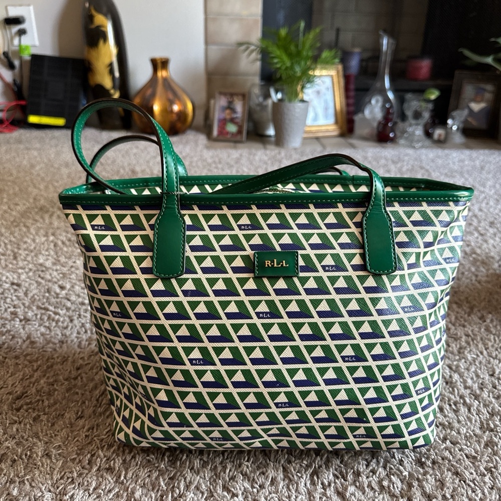 Green and White Patterned Tote Bag